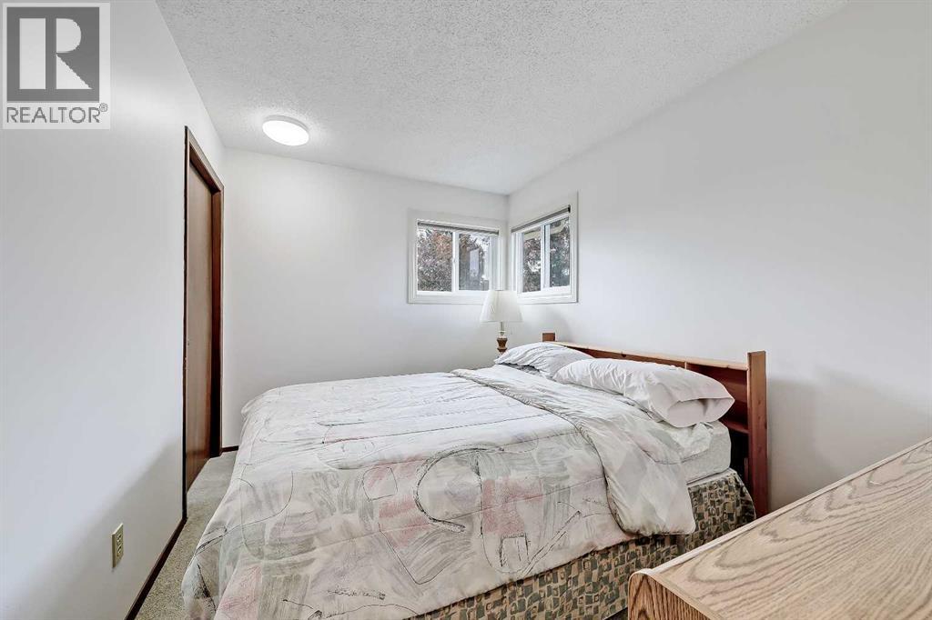 40 Woodview Court Sw, Calgary, Alberta  T2W 4X4 - Photo 34 - A2261139