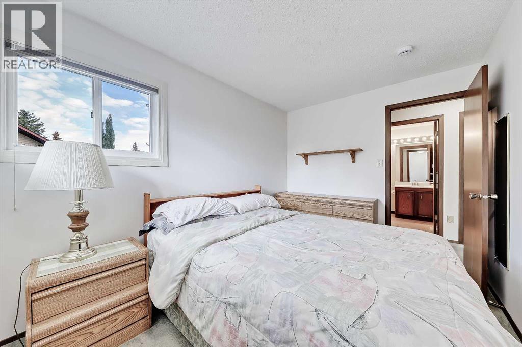 40 Woodview Court Sw, Calgary, Alberta  T2W 4X4 - Photo 35 - A2261139