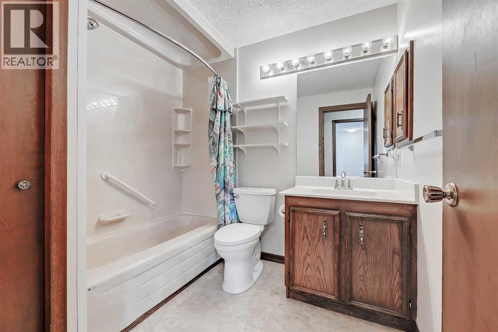 40 Woodview Court Sw, Calgary, Alberta  T2W 4X4 - Photo 36 - A2261139