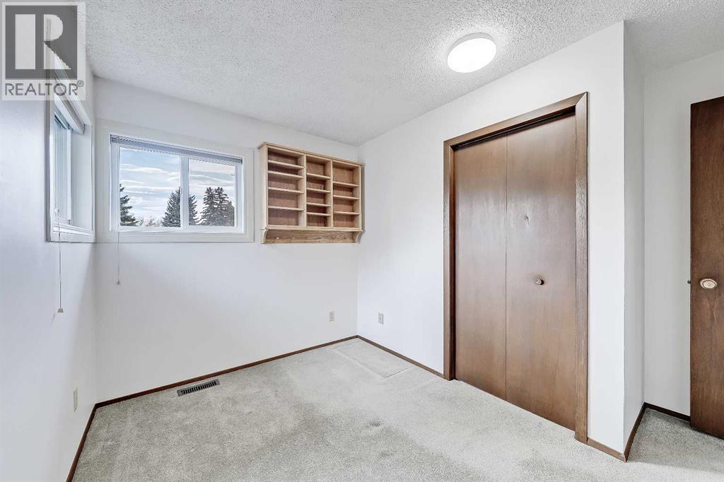 40 Woodview Court Sw, Calgary, Alberta  T2W 4X4 - Photo 33 - A2261139