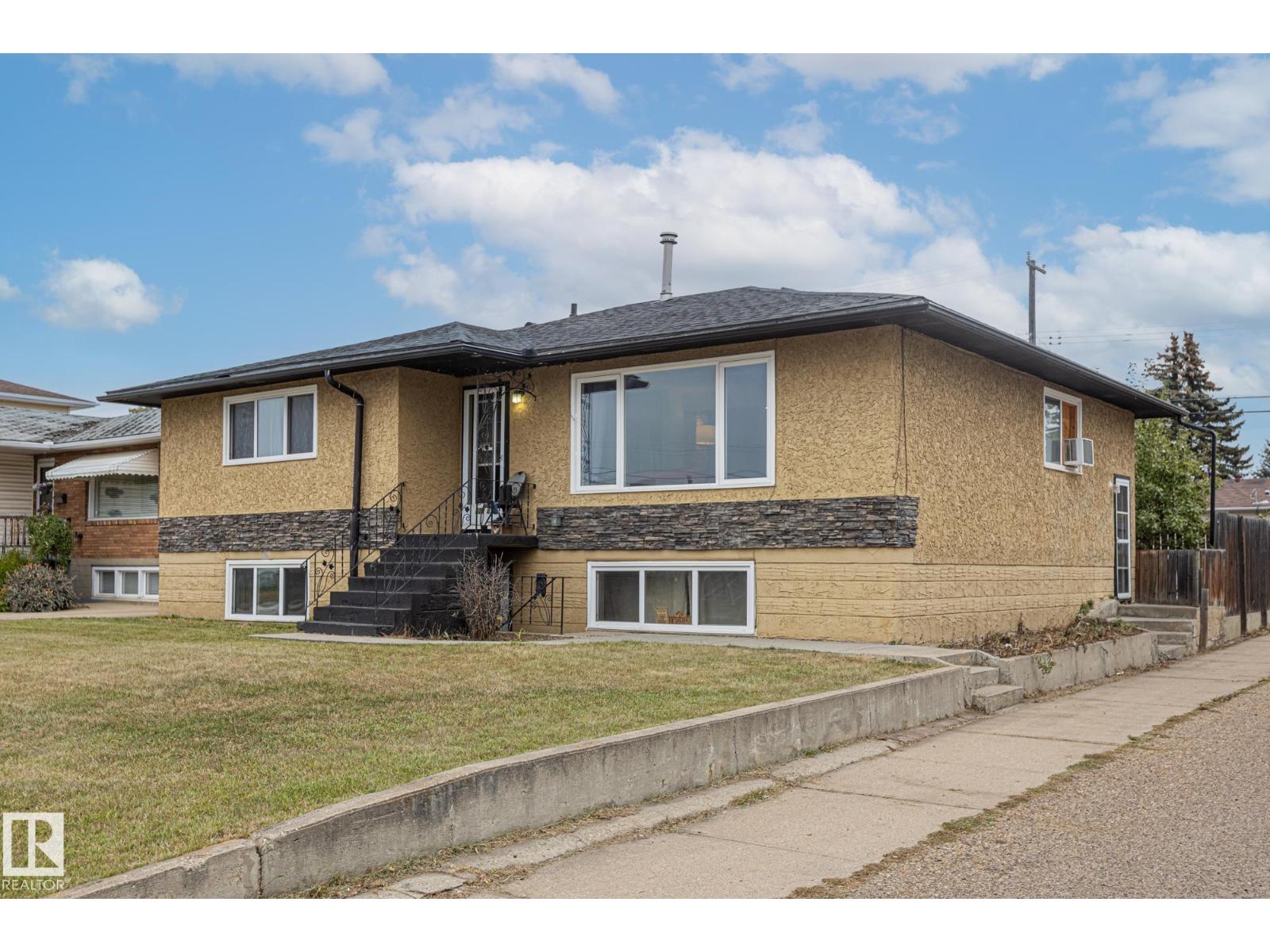 12903/12905 96 St Nw, Edmonton, Alberta  T5E 4B2 - Photo 2 - E4460744