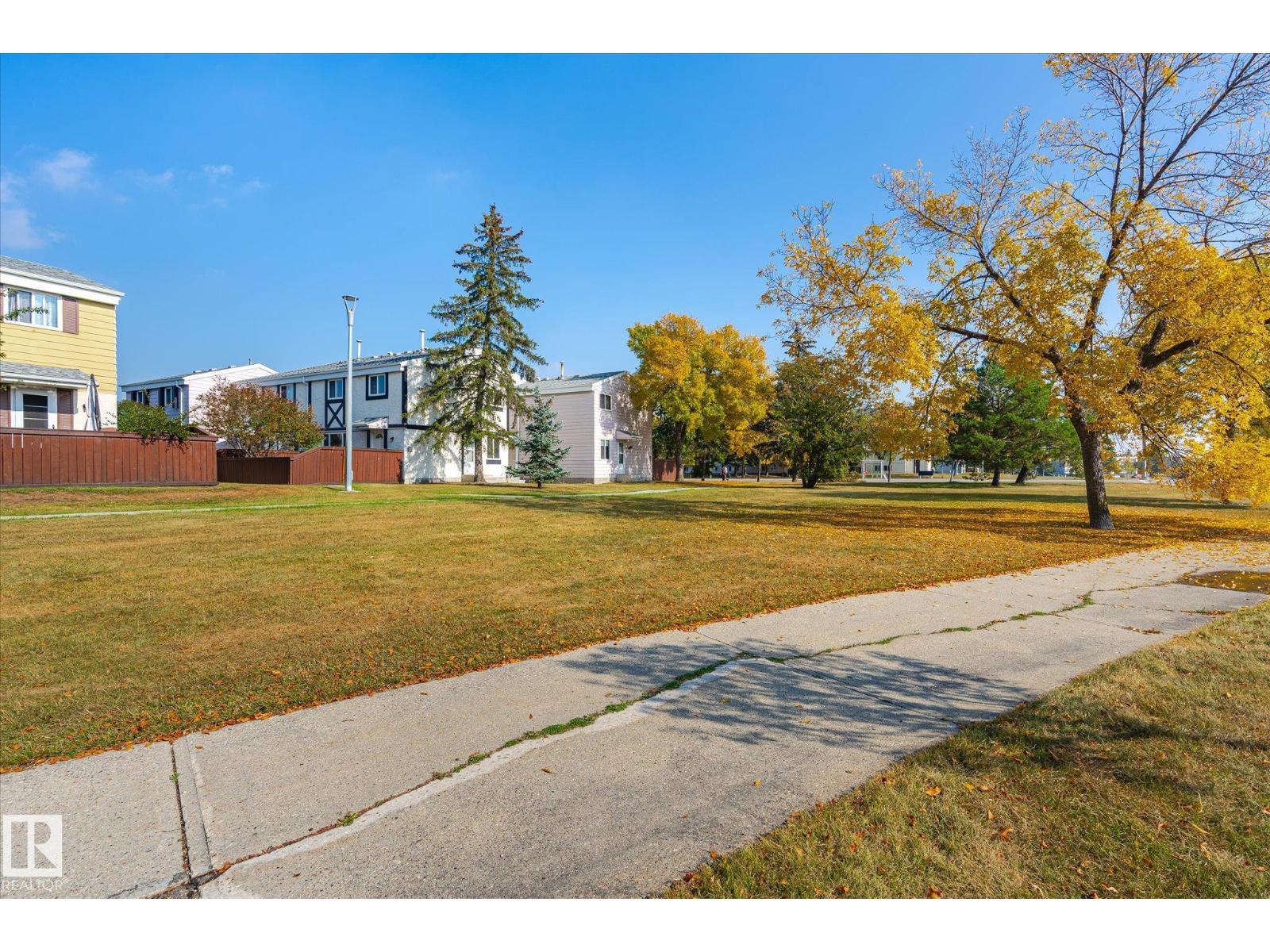 283 Primrose Gardens Gd Nw Nw, Edmonton, Alberta  T5T 0R8 - Photo 4 - E4460747