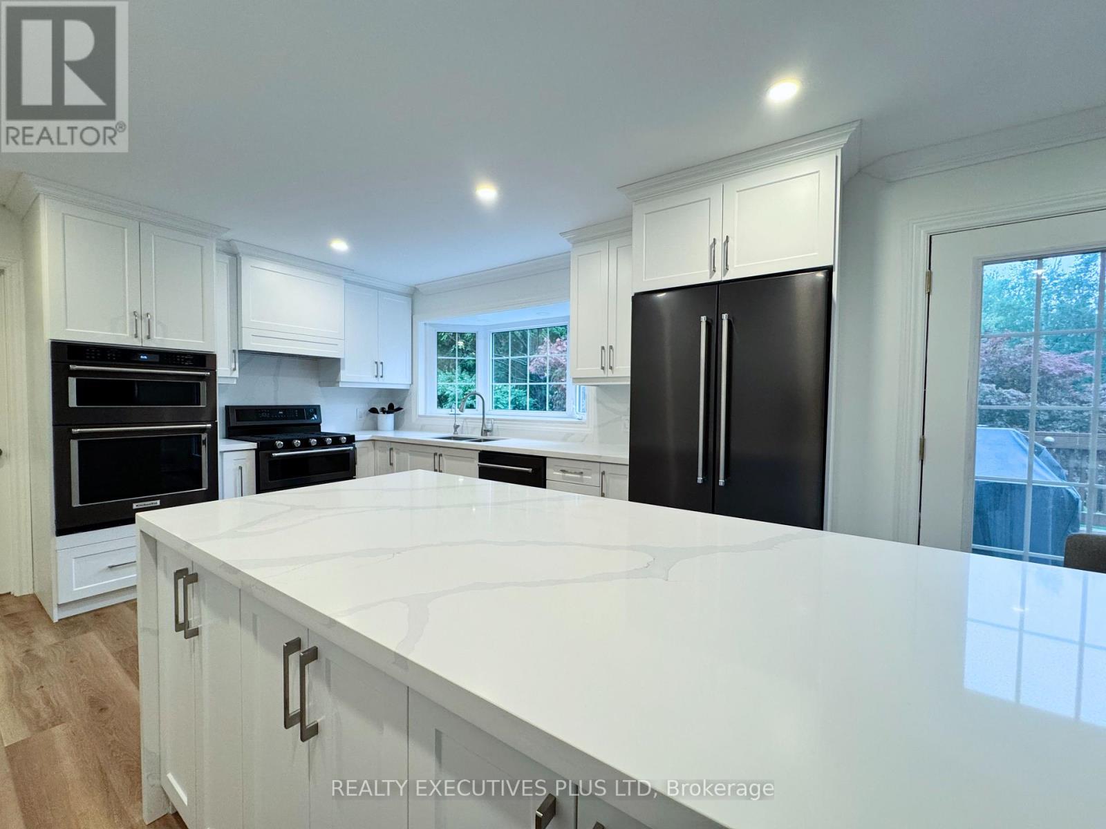 33 Gibson Lake Drive, Caledon, Ontario  L7E 4B3 - Photo 7 - W12443681