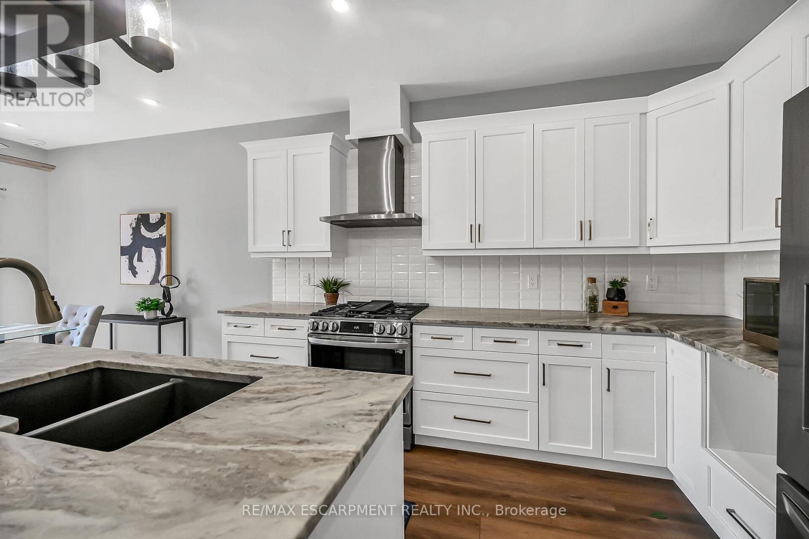 13a Cumberland Street, Brantford, Ontario  N3S 7J6 - Photo 14 - X12420874