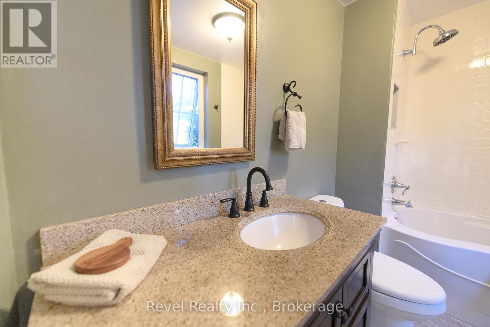 6905 Regent Street, Clearview, Ontario  L9Y 3Z1 - Photo 15 - S12444190