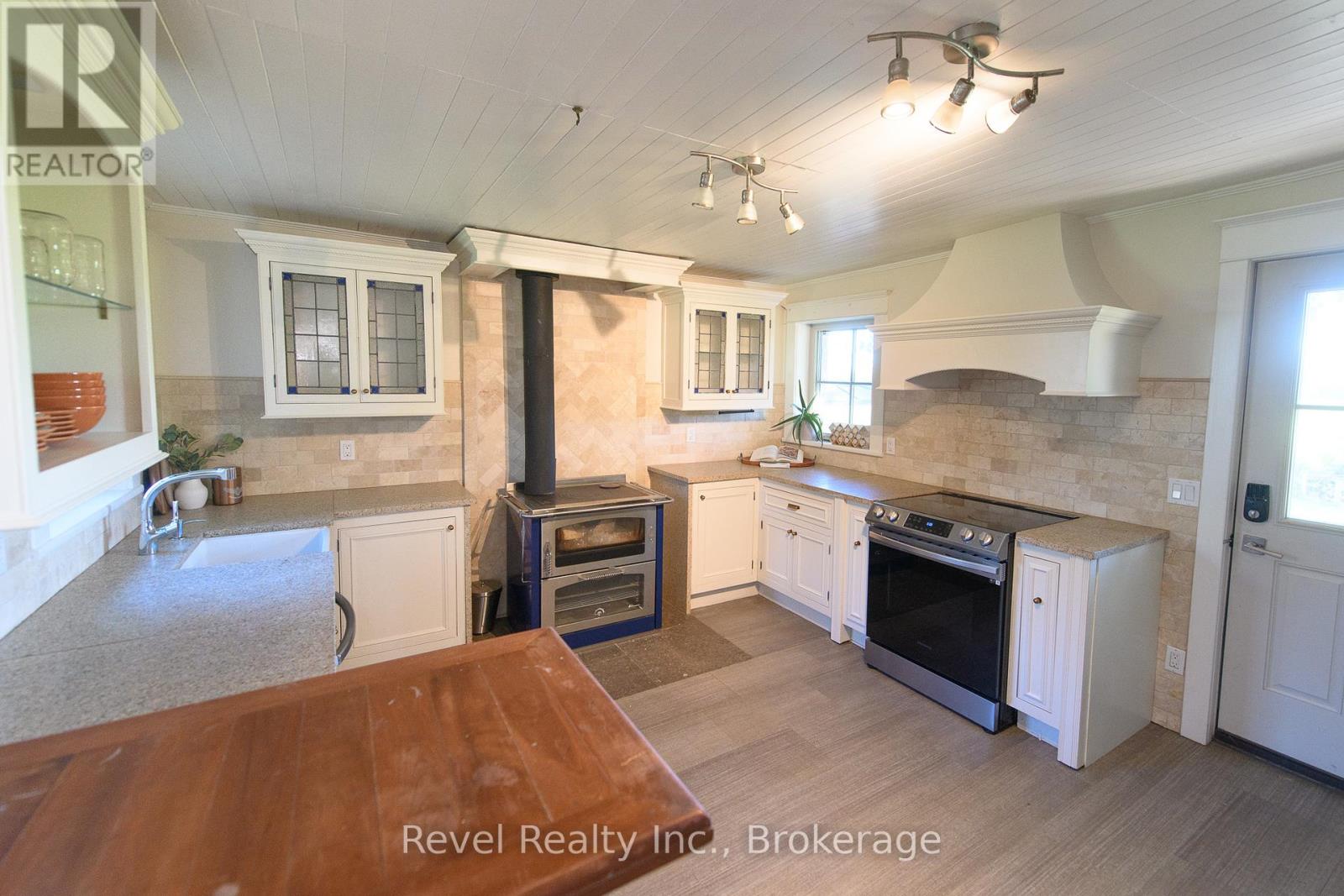 6905 Regent Street, Clearview, Ontario  L9Y 3Z1 - Photo 25 - S12444190