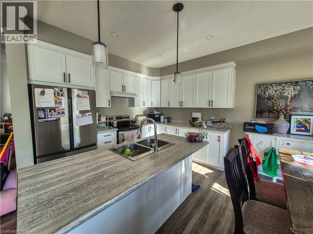 153 Otterbein Road, Kitchener, Ontario  N2B 0A8 - Photo 3 - 40774290