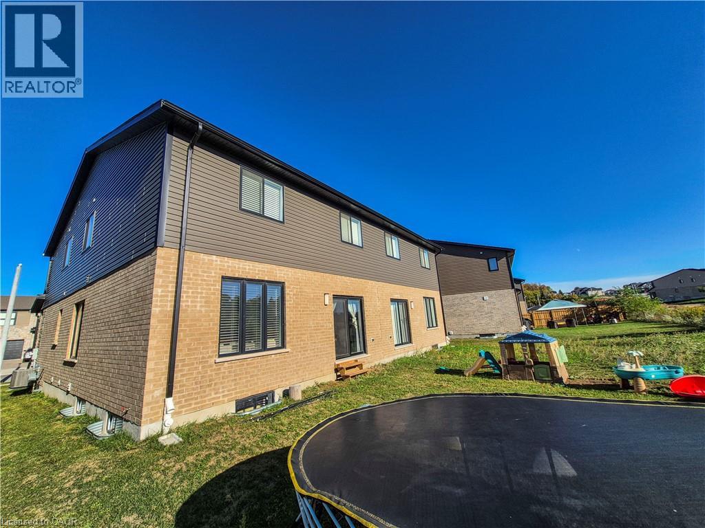153 Otterbein Road, Kitchener, Ontario  N2B 0A8 - Photo 6 - 40774290