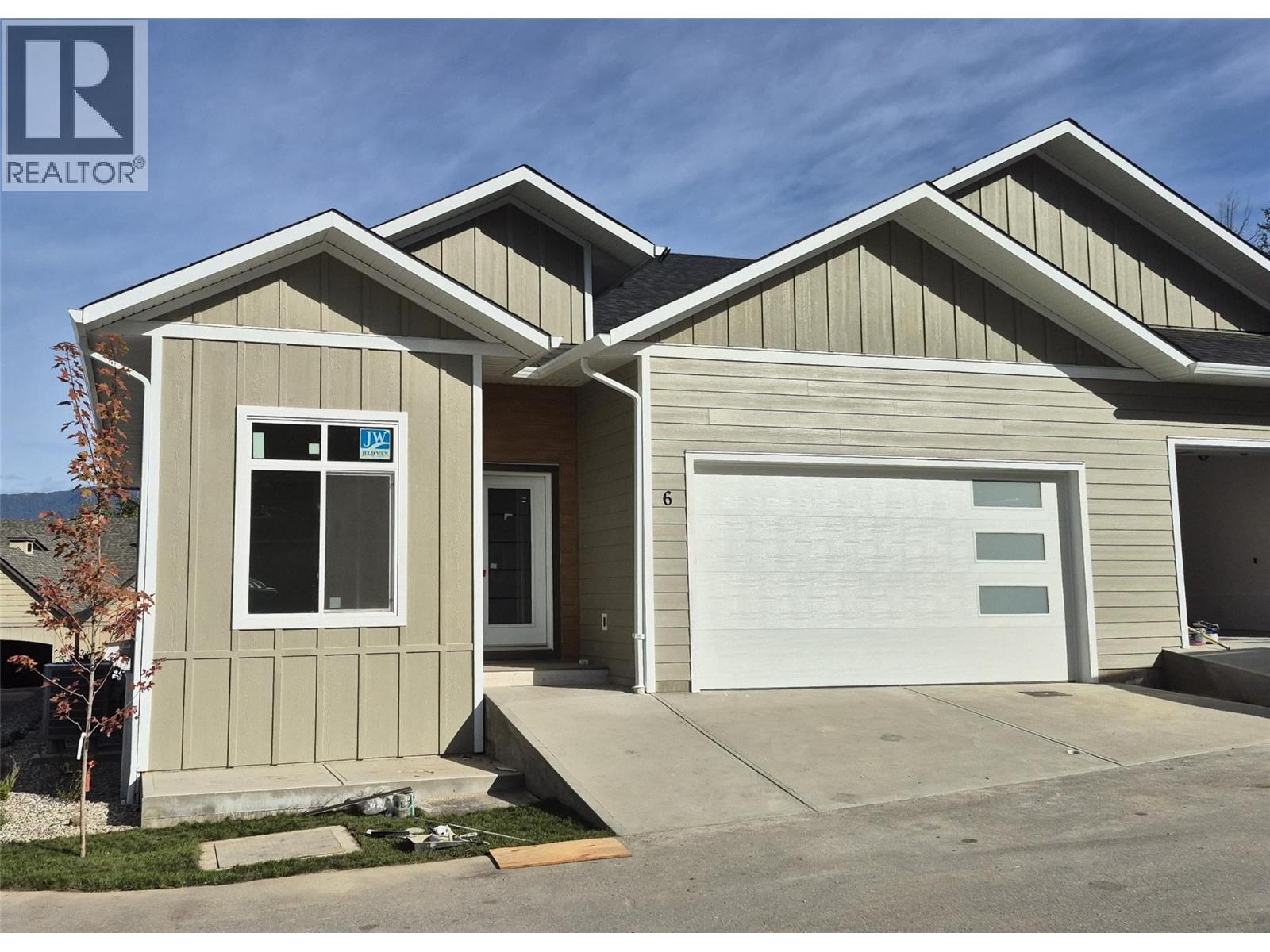 231 20 Street NE Unit# 6, Salmon Arm, British Columbia