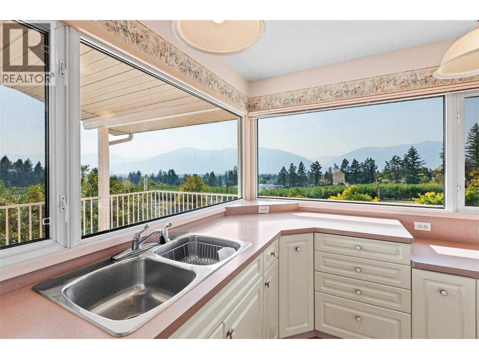 1701 Erickson Road, Creston, British Columbia V0B 1G3 - Photo 8 - 10364263