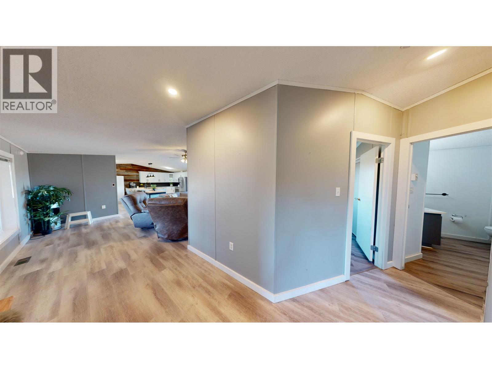 13673 283 Road, Fort St. John, British Columbia  V0C 1H0 - Photo 9 - R3055095