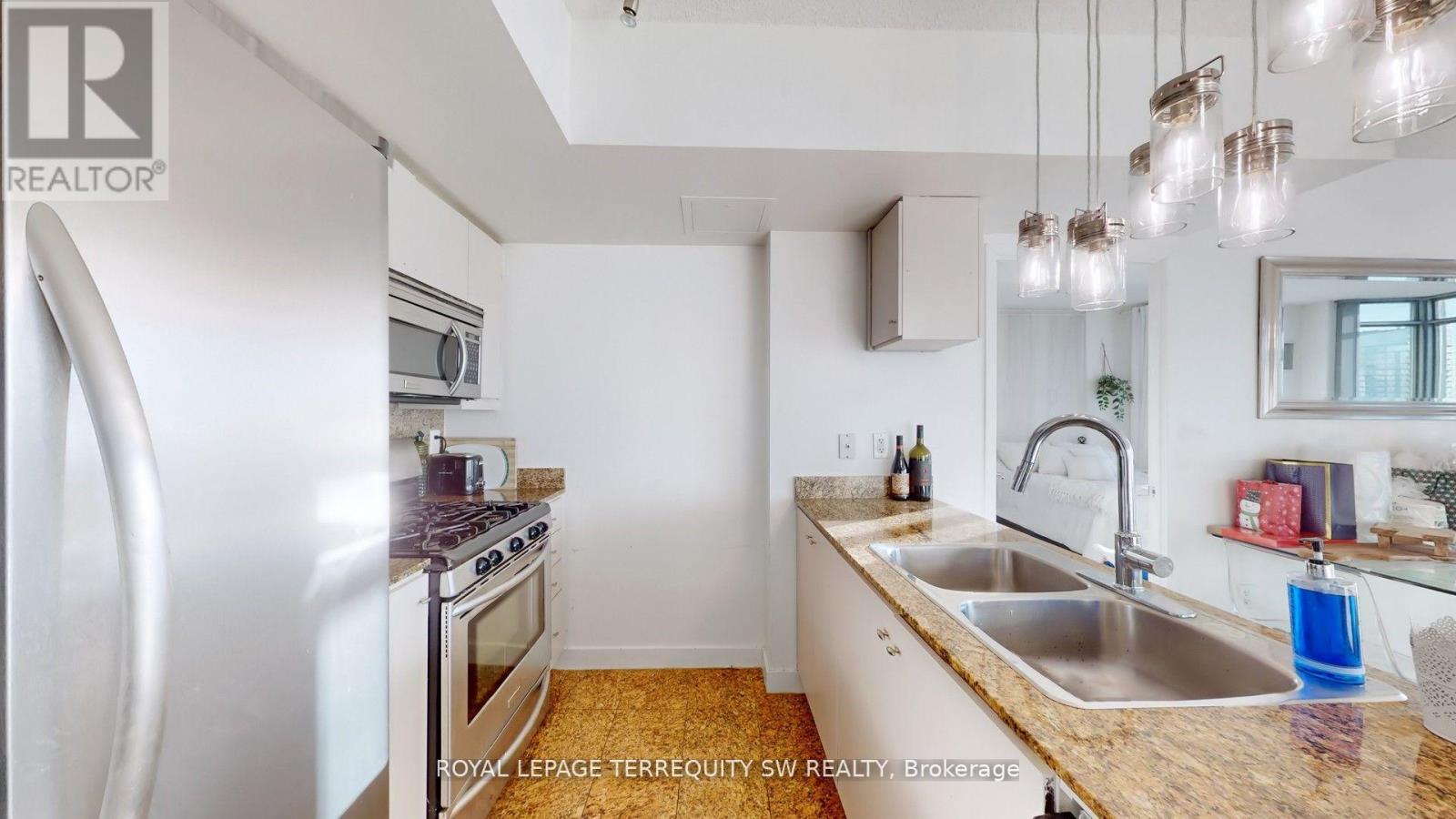 3505 - 5 Mariner Terrace, Toronto, Ontario  M5V 3V6 - Photo 15 - C12444030