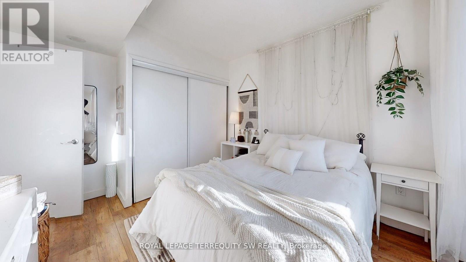 3505 - 5 Mariner Terrace, Toronto, Ontario  M5V 3V6 - Photo 25 - C12444030