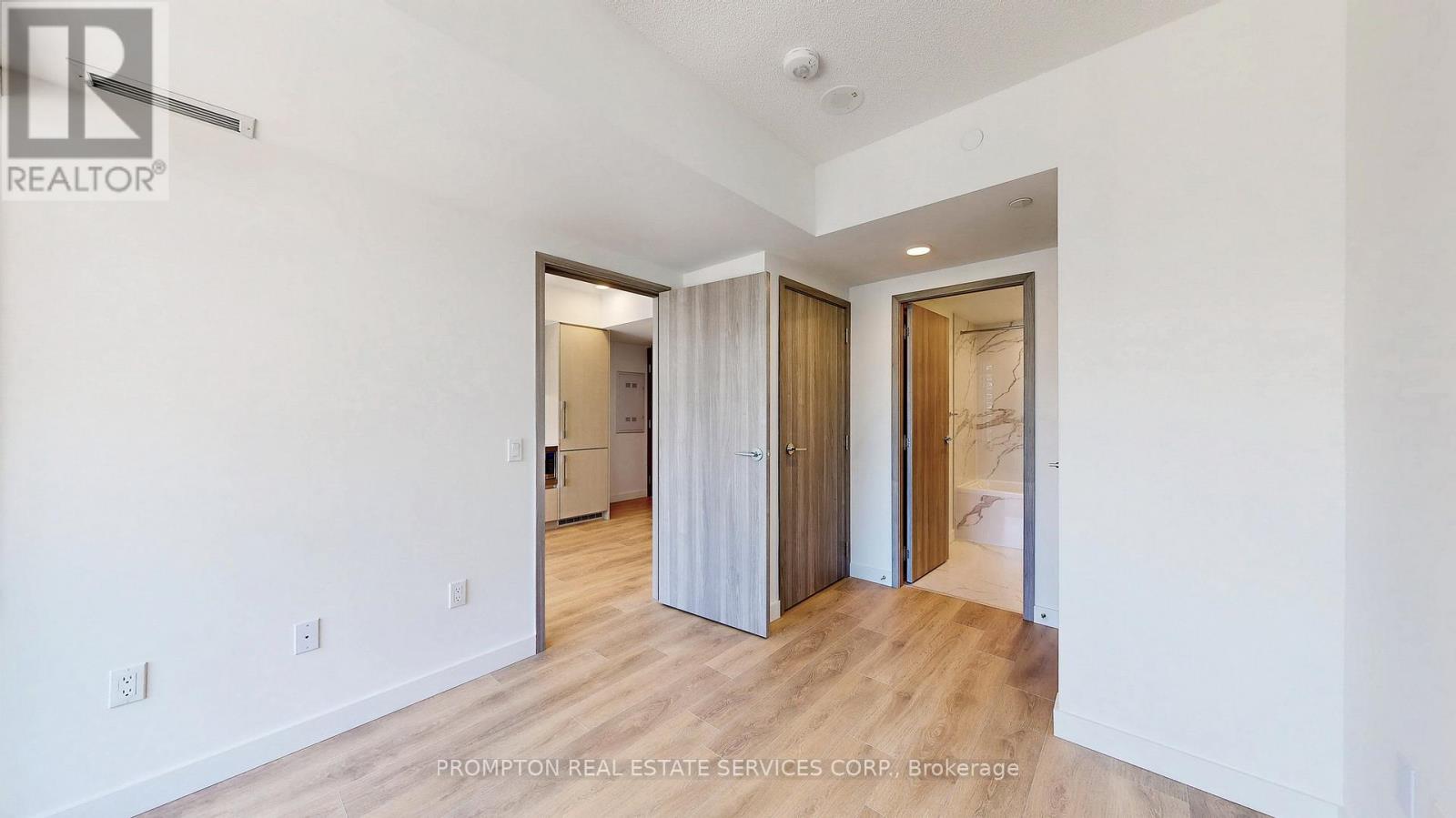 1812 - 1 Concord Cityplace Way, Toronto, Ontario  M5V 0X3 - Photo 11 - C12444047