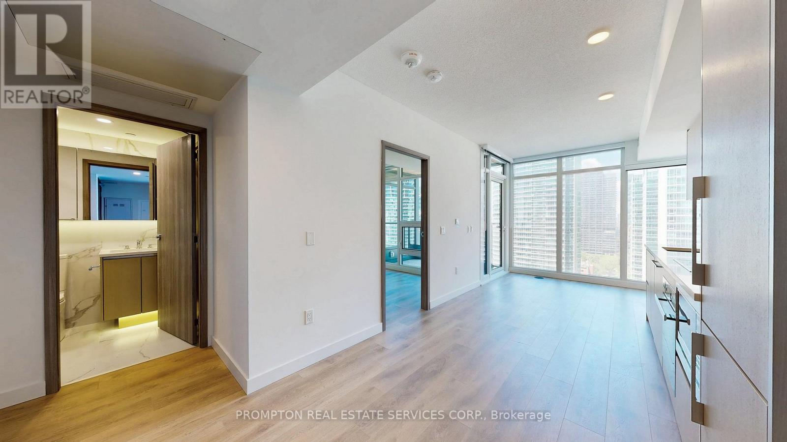 1812 - 1 Concord Cityplace Way, Toronto, Ontario  M5V 0X3 - Photo 2 - C12444047