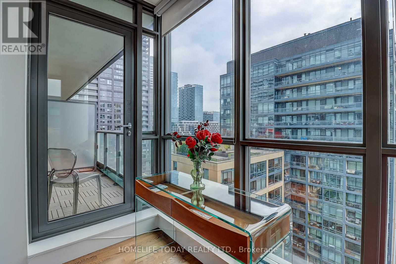 1502 - 8 Charlotte Street, Toronto (Waterfront Communities), Ontario  M5V 0K4 - Photo 11 - C12444076