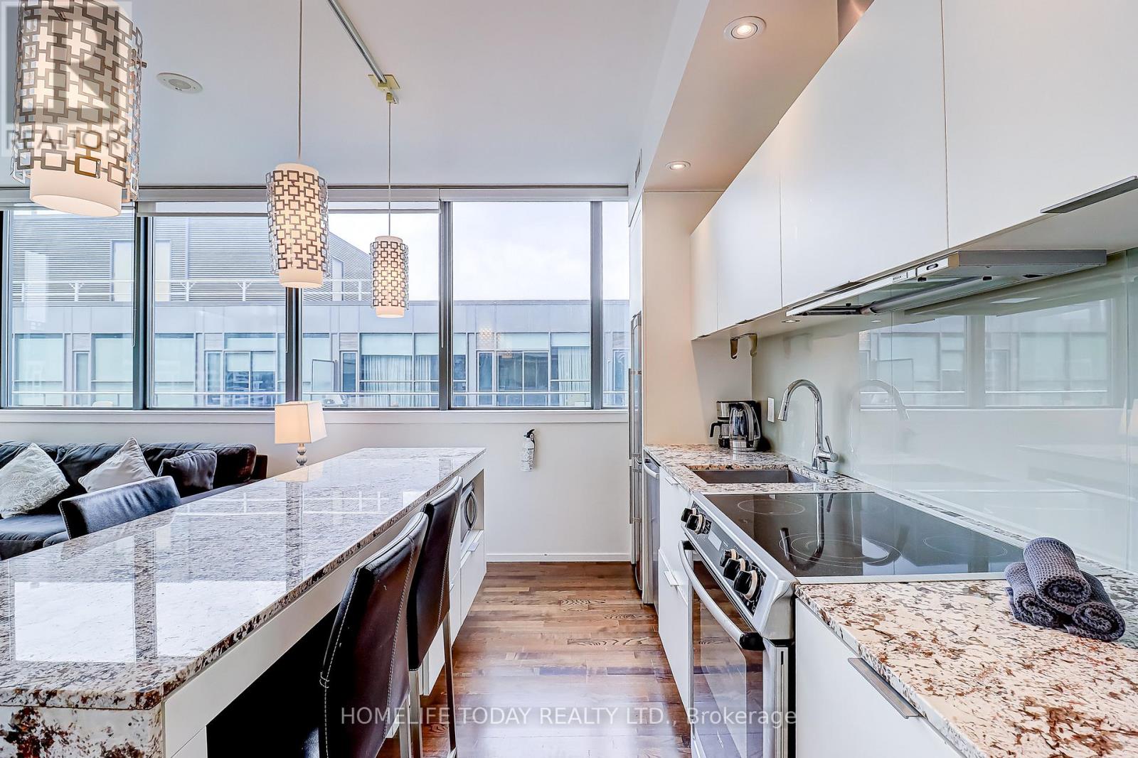 1502 - 8 Charlotte Street, Toronto (Waterfront Communities), Ontario  M5V 0K4 - Photo 2 - C12444076