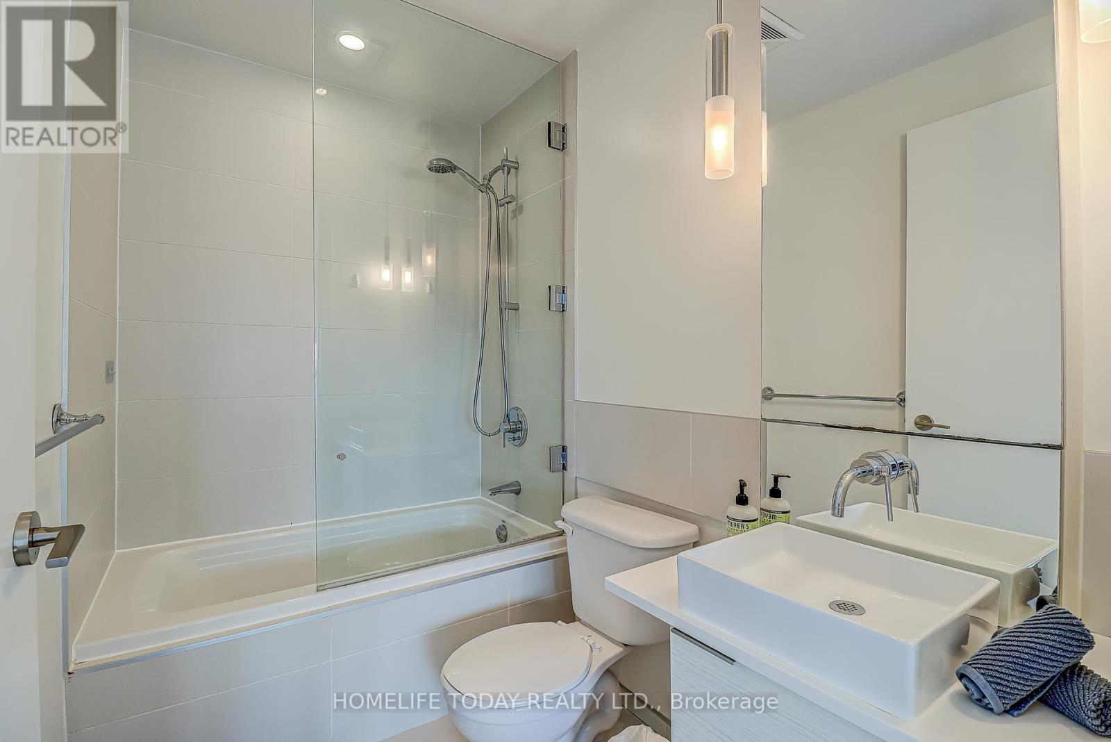1502 - 8 Charlotte Street, Toronto (Waterfront Communities), Ontario  M5V 0K4 - Photo 24 - C12444076