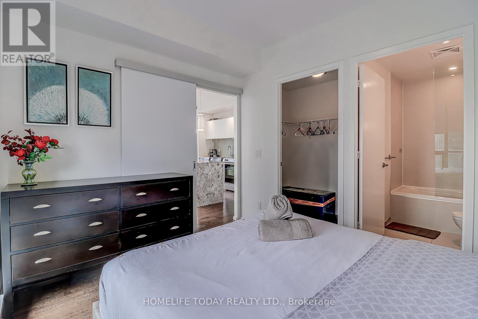 1502 - 8 Charlotte Street, Toronto (Waterfront Communities), Ontario  M5V 0K4 - Photo 25 - C12444076