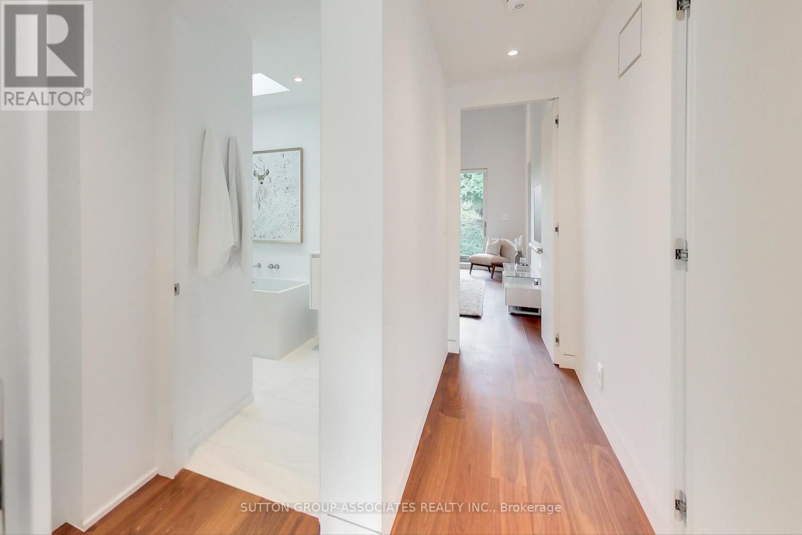 83 Pinewood Avenue, Toronto (Humewood-Cedarvale), Ontario  M6C 2V2 - Photo 33 - C12444113