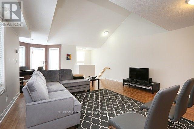 301 - 12 Brian Peck Crescent, Toronto (Leaside), Ontario  M4G 4K4 - Photo 3 - C12444131