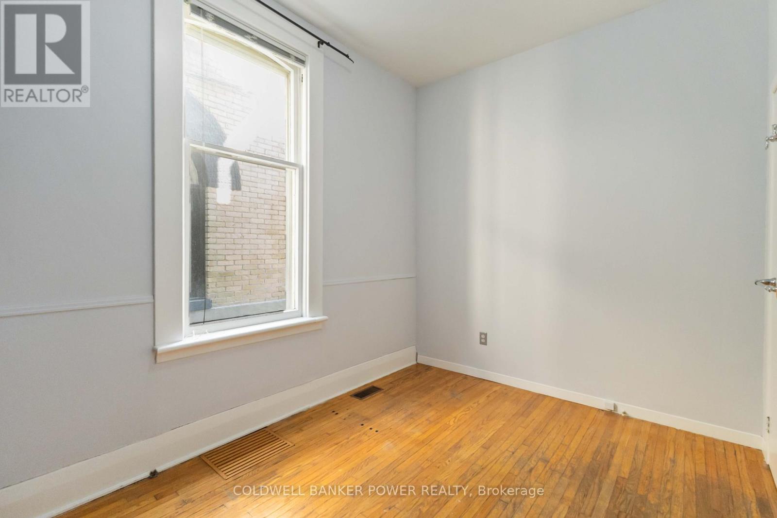 547 William Street, London East (East F), Ontario  N6B 3E8 - Photo 11 - X12444163