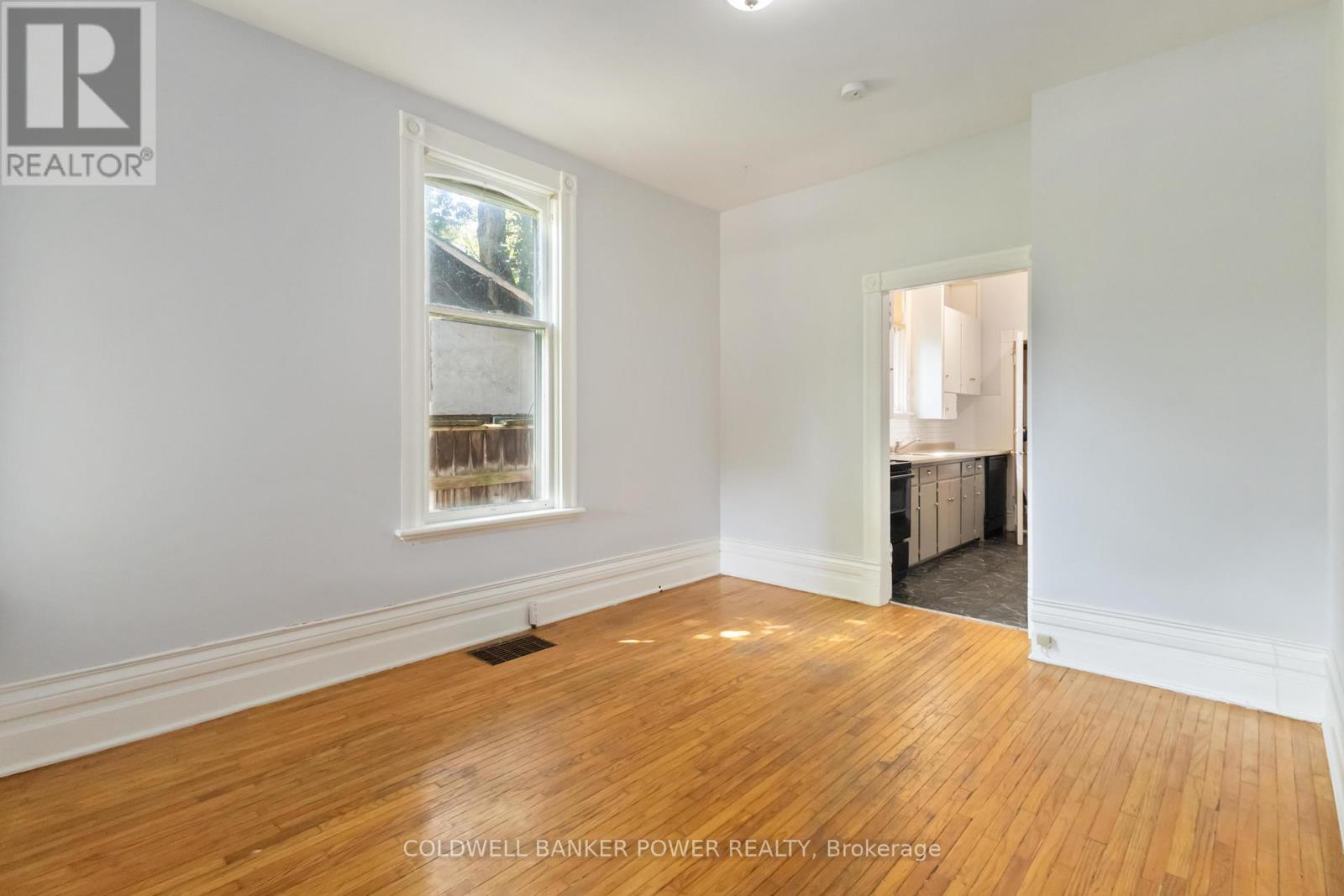 547 William Street, London East (East F), Ontario  N6B 3E8 - Photo 12 - X12444163