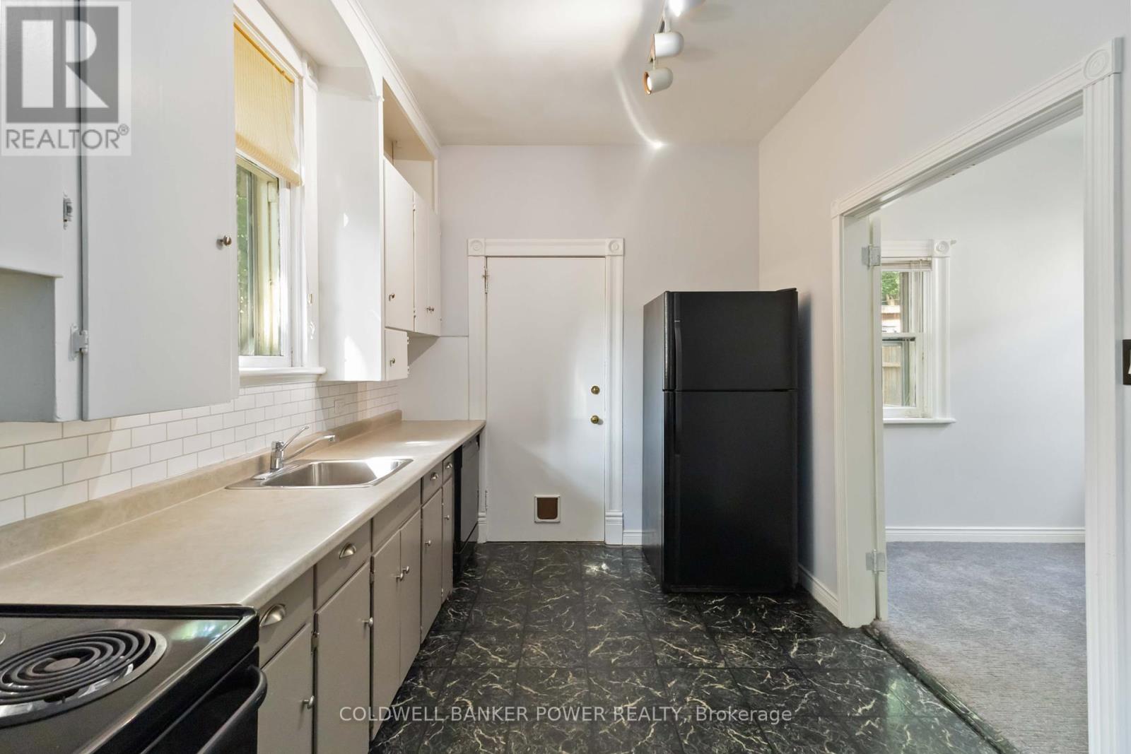 547 William Street, London East (East F), Ontario  N6B 3E8 - Photo 17 - X12444163