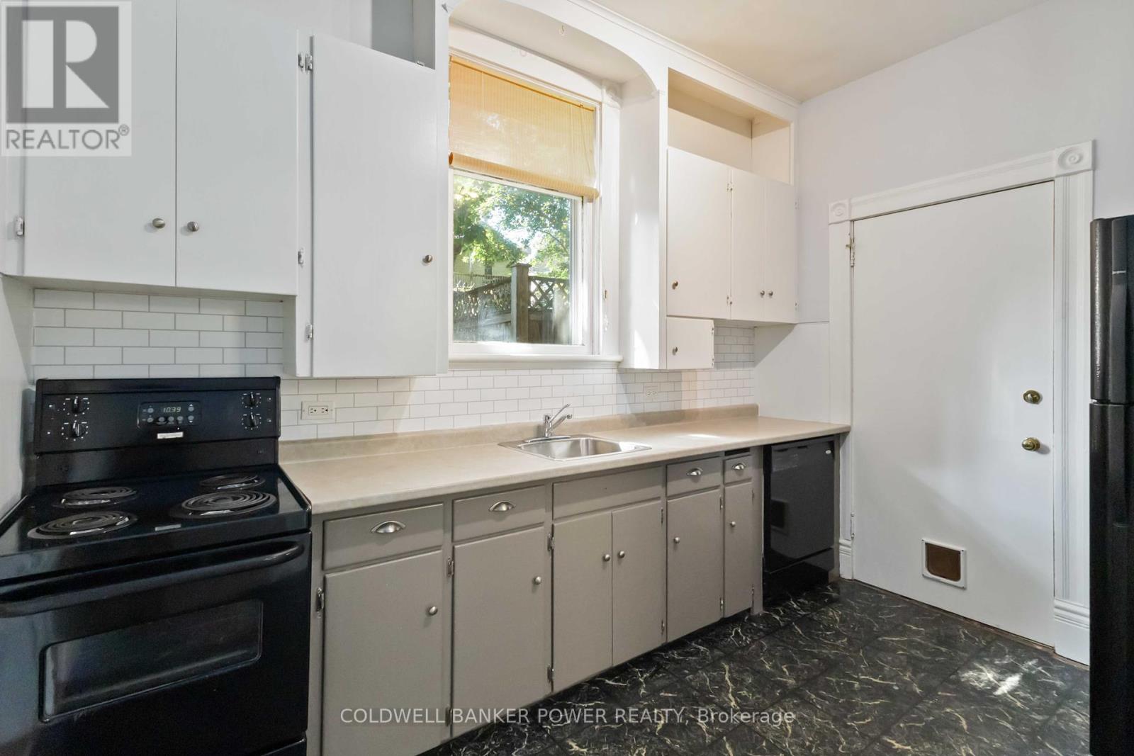 547 William Street, London East (East F), Ontario  N6B 3E8 - Photo 18 - X12444163