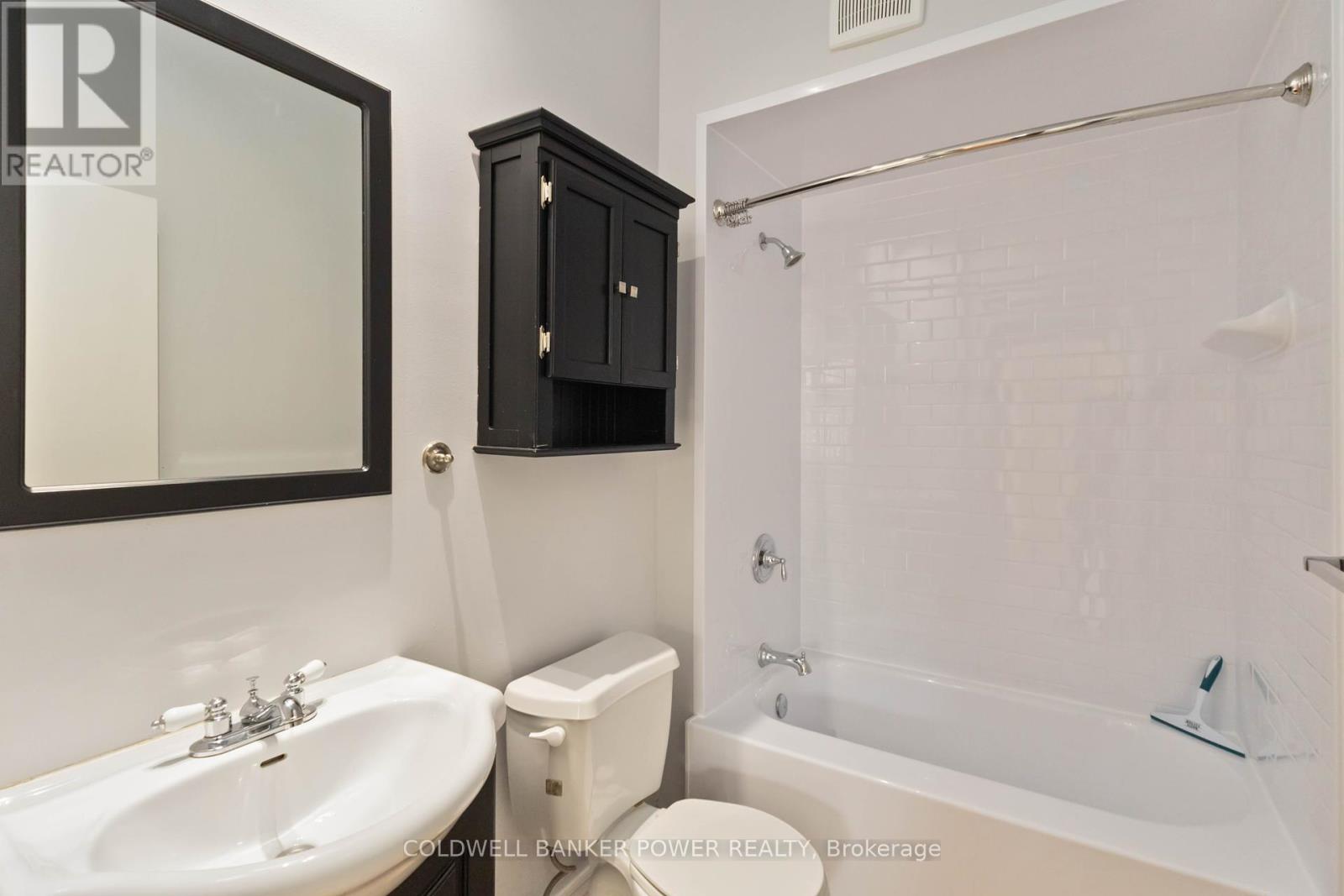 547 William Street, London East (East F), Ontario  N6B 3E8 - Photo 23 - X12444163