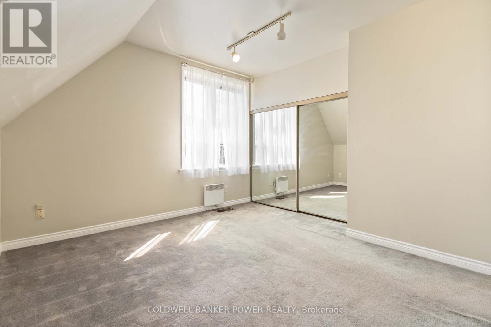 547 William Street, London East (East F), Ontario  N6B 3E8 - Photo 37 - X12444163