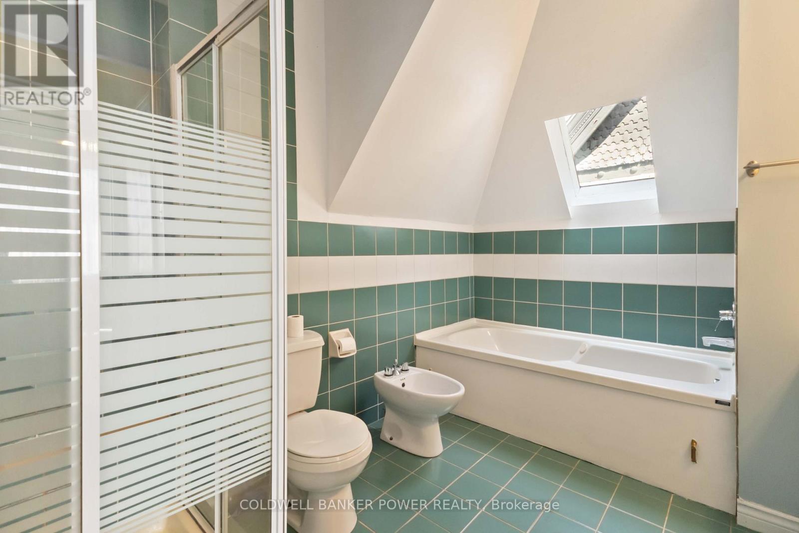 547 William Street, London East (East F), Ontario  N6B 3E8 - Photo 38 - X12444163