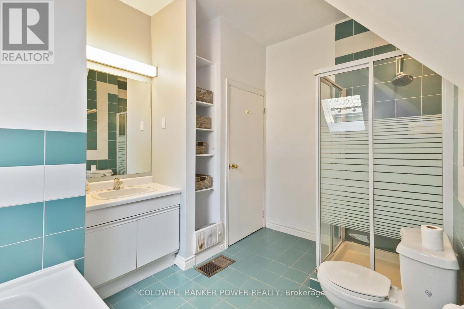 547 William Street, London East (East F), Ontario  N6B 3E8 - Photo 39 - X12444163