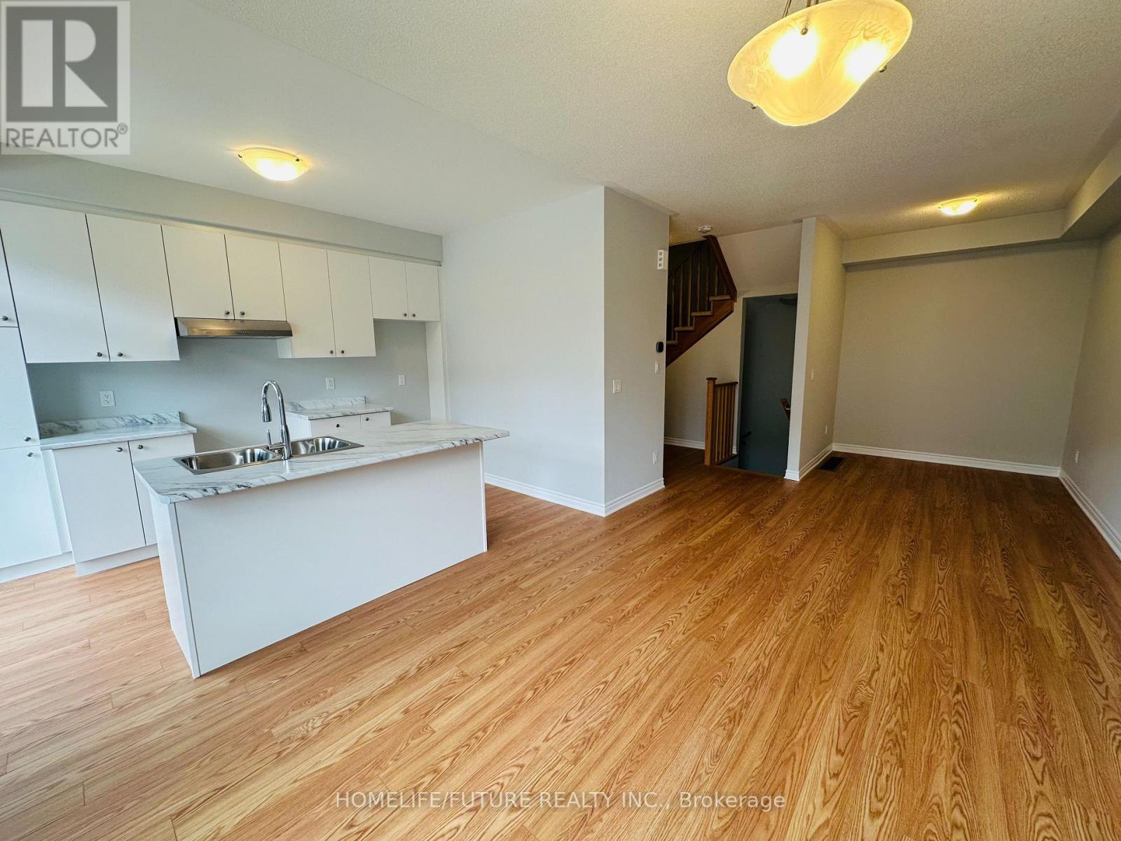 1136 Greentree Path, Oshawa, Ontario  L1H 8L7 - Photo 4 - E12444041