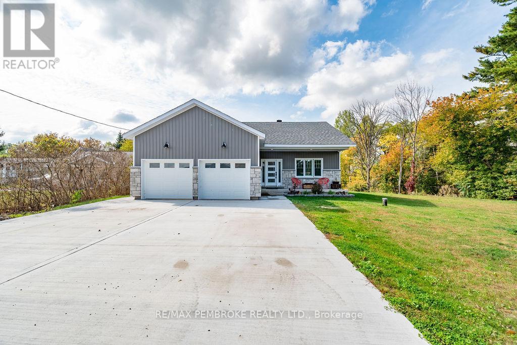 590 Schwan Road, Laurentian Valley, Ontario  K8A 6W8 - Photo 1 - X12444210