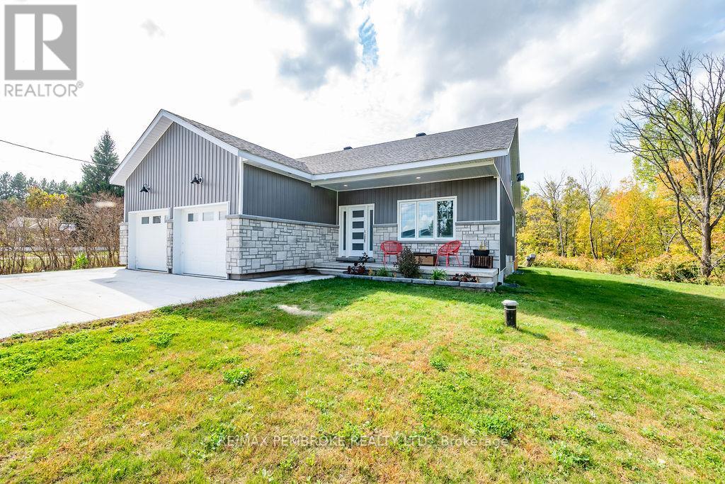 590 Schwan Road, Laurentian Valley, Ontario  K8A 6W8 - Photo 4 - X12444210