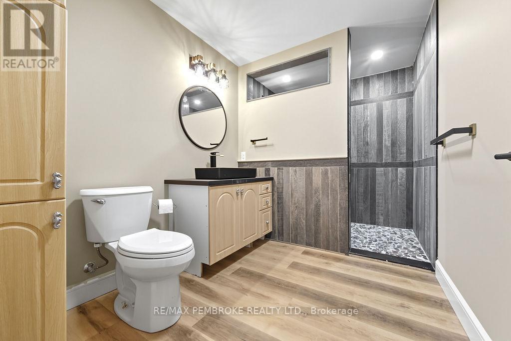 590 Schwan Road, Laurentian Valley, Ontario  K8A 6W8 - Photo 43 - X12444210