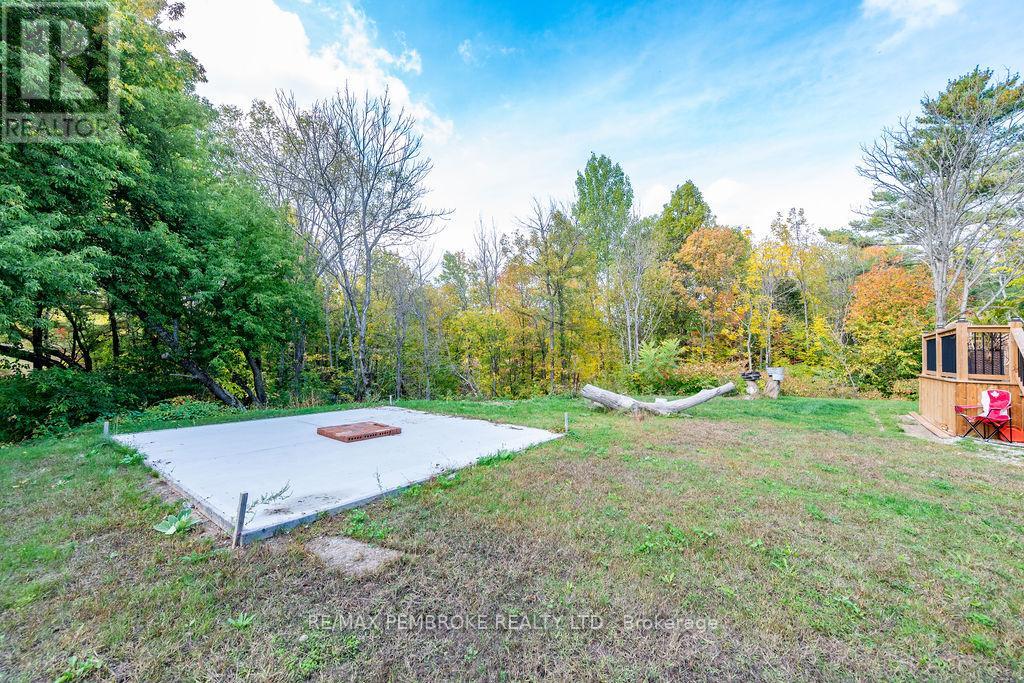 590 Schwan Road, Laurentian Valley, Ontario  K8A 6W8 - Photo 7 - X12444210