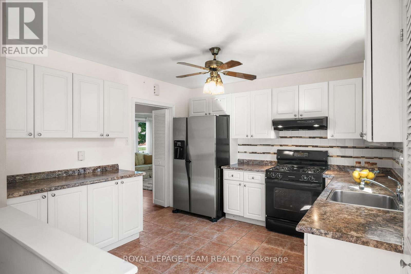 2184 Iris Street, Ottawa, Ontario  K2C 1B3 - Photo 11 - X12443220