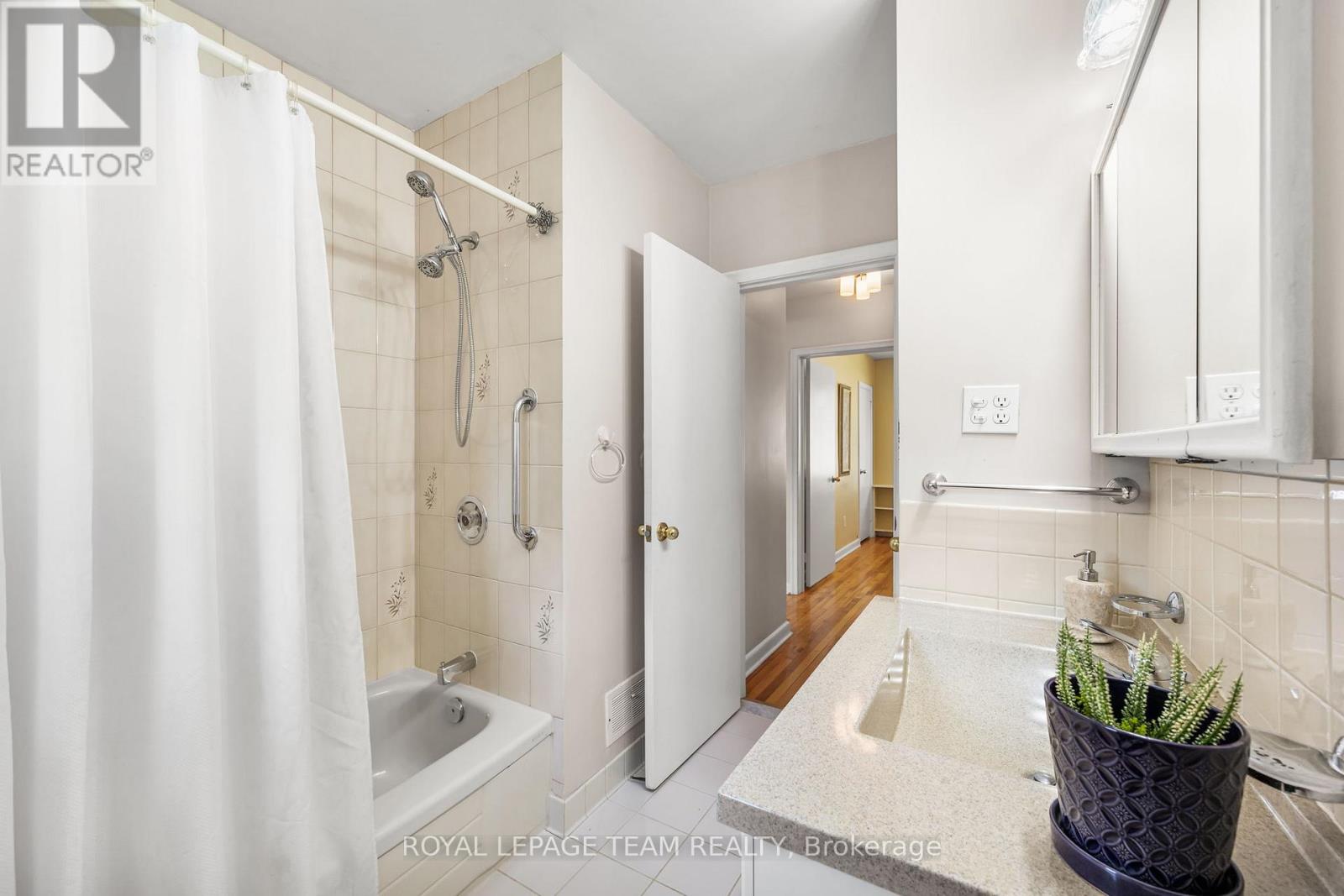 2184 Iris Street, Ottawa, Ontario  K2C 1B3 - Photo 14 - X12443220