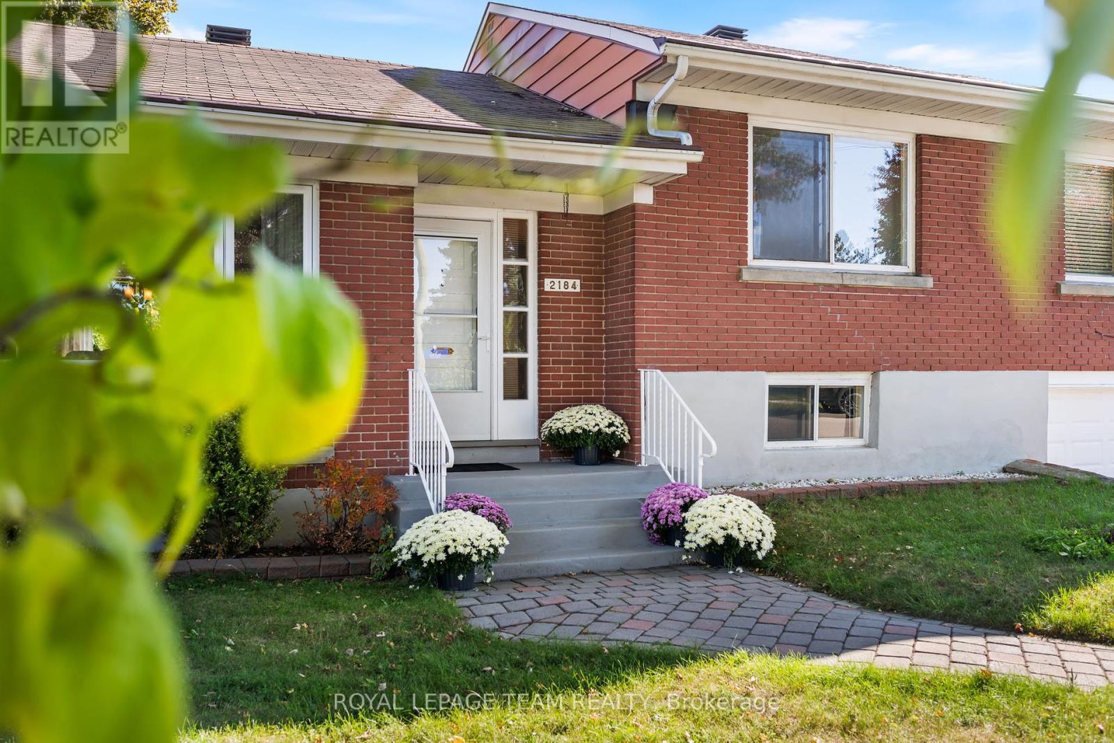 2184 Iris Street, Ottawa, Ontario  K2C 1B3 - Photo 2 - X12443220