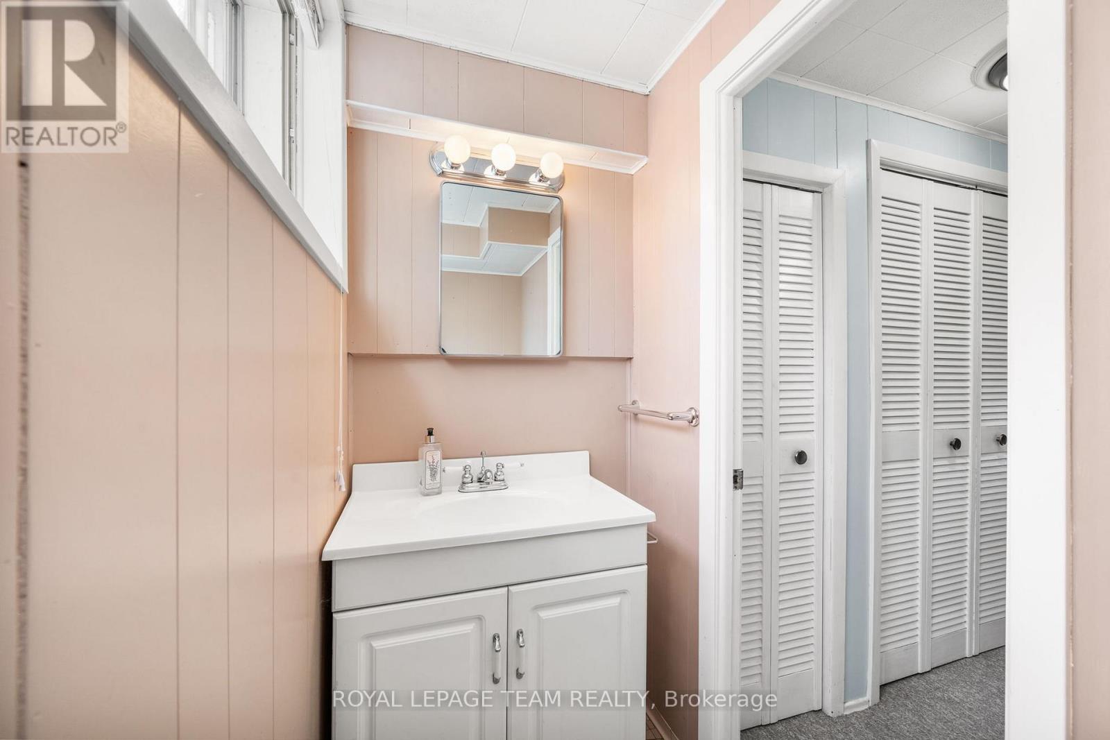 2184 Iris Street, Ottawa, Ontario  K2C 1B3 - Photo 22 - X12443220