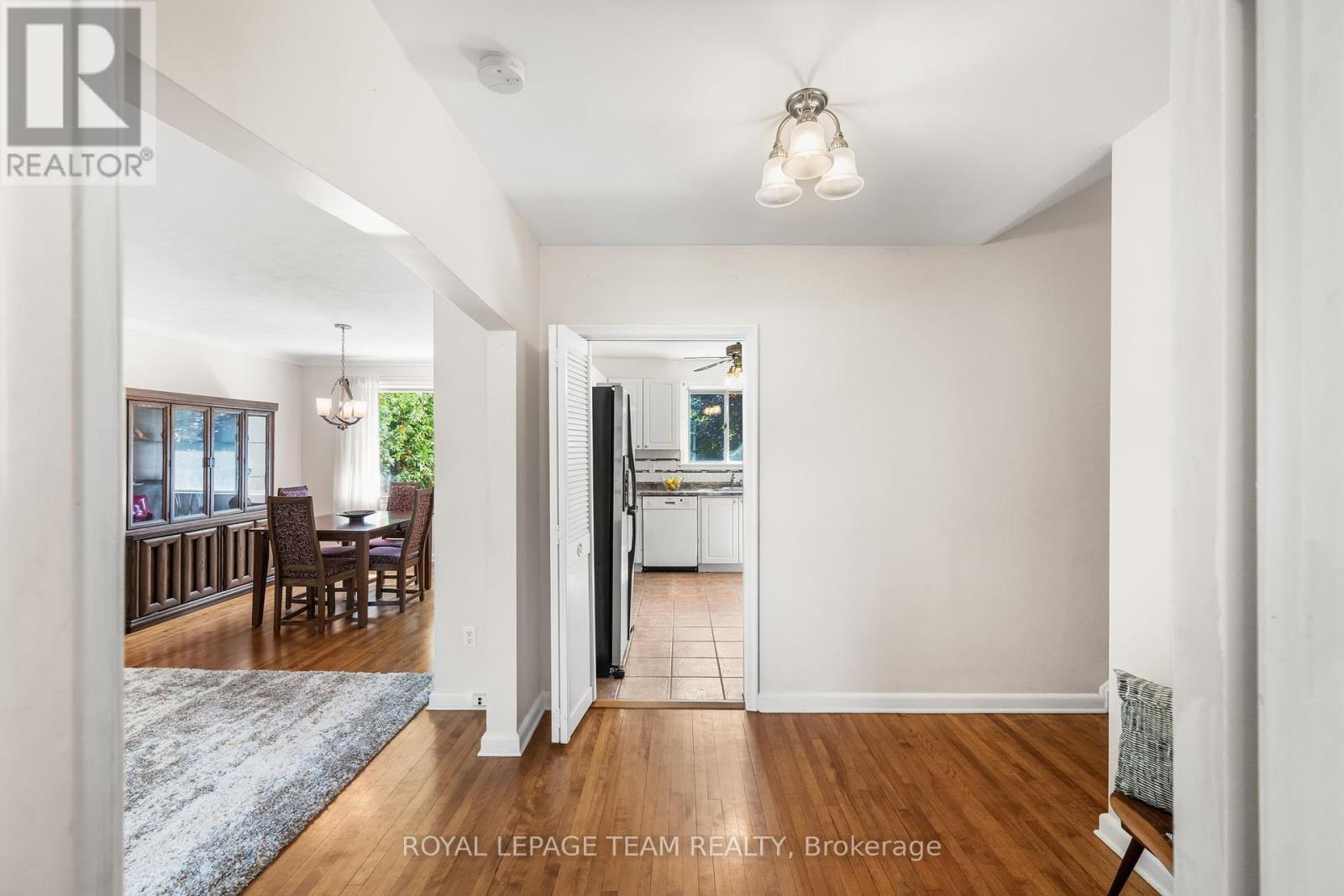 2184 Iris Street, Ottawa, Ontario  K2C 1B3 - Photo 4 - X12443220