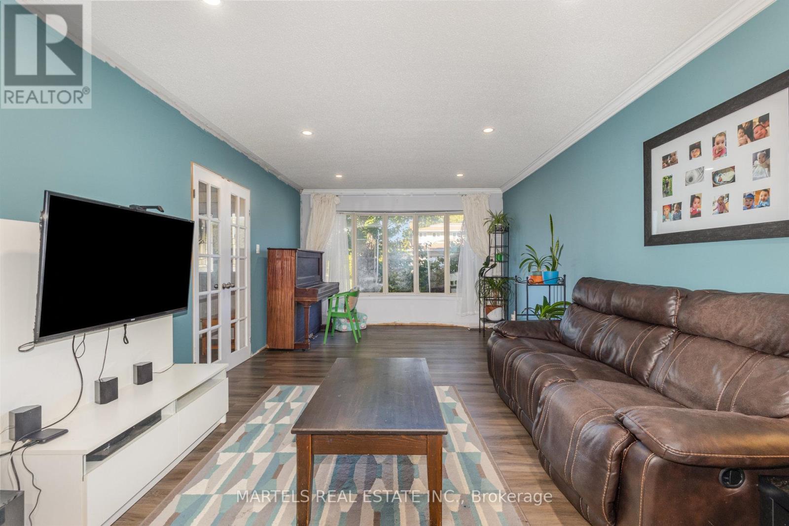 6322 Friar Gate, Ottawa, Ontario  K1C 1B4 - Photo 4 - X12444160
