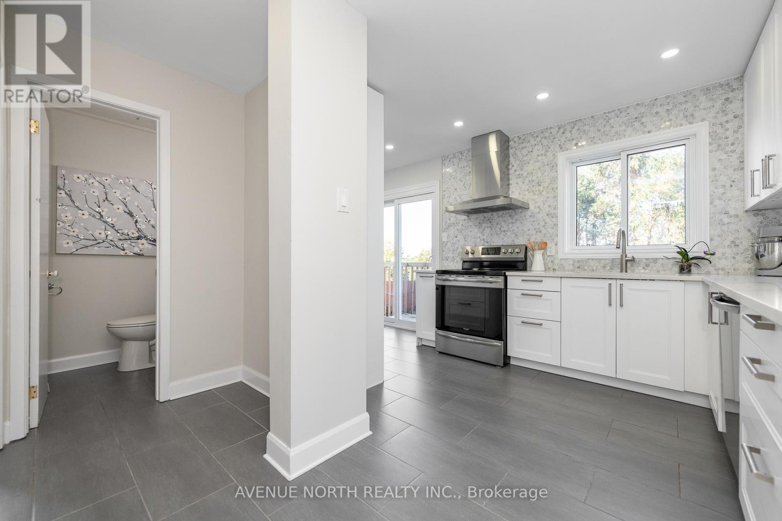 273 Cote-Royale Crescent, Ottawa, Ontario  K1E 3L5 - Photo 11 - X12444176