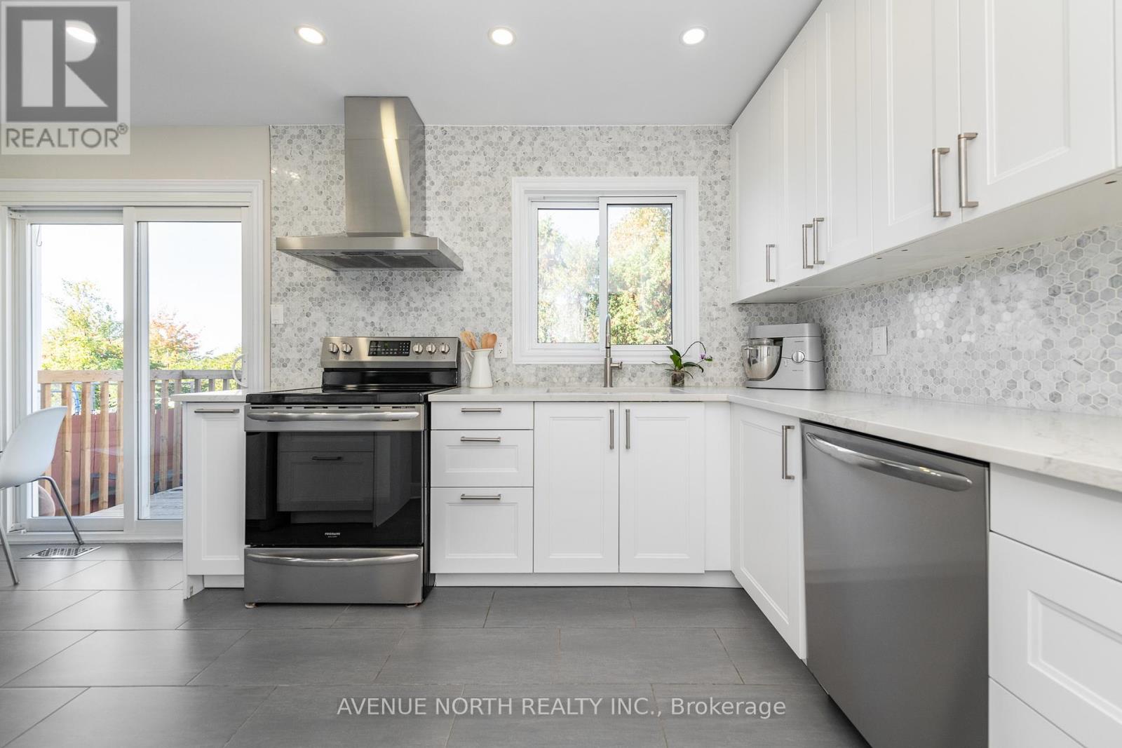 273 Cote-Royale Crescent, Ottawa, Ontario  K1E 3L5 - Photo 17 - X12444176