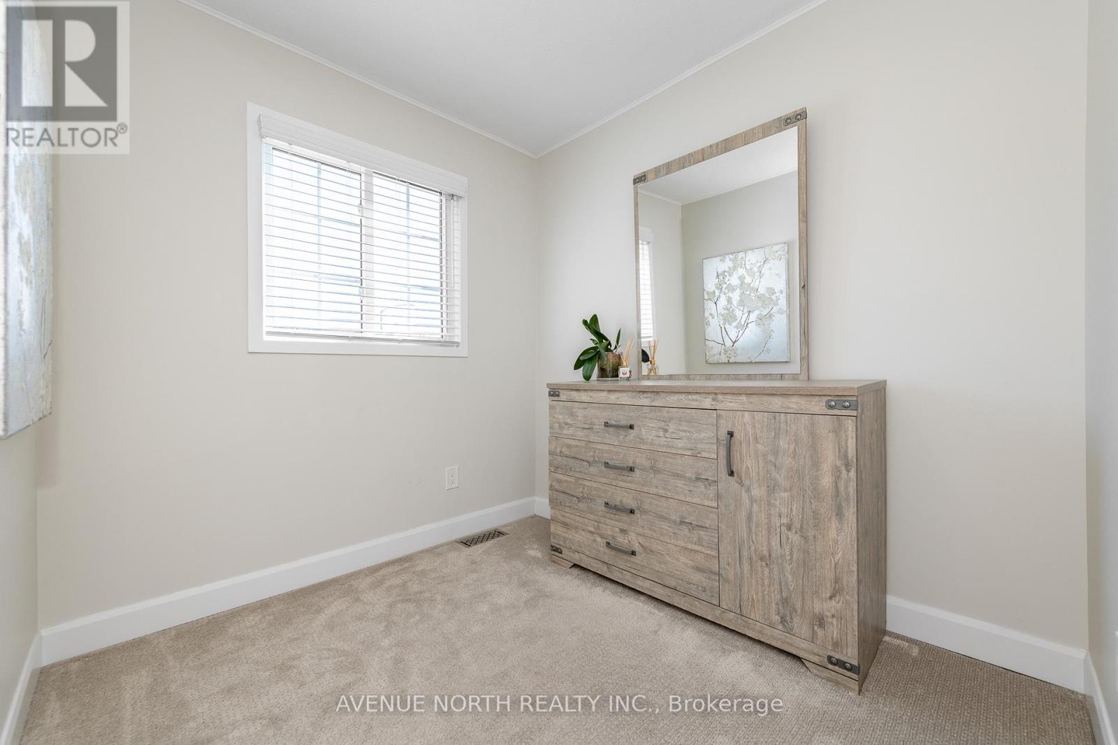 273 Cote-Royale Crescent, Ottawa, Ontario  K1E 3L5 - Photo 32 - X12444176