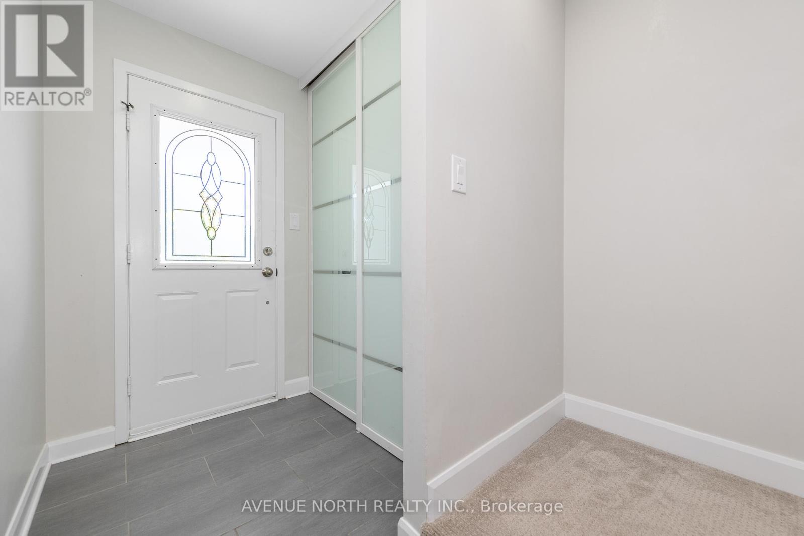 273 Cote-Royale Crescent, Ottawa, Ontario  K1E 3L5 - Photo 4 - X12444176