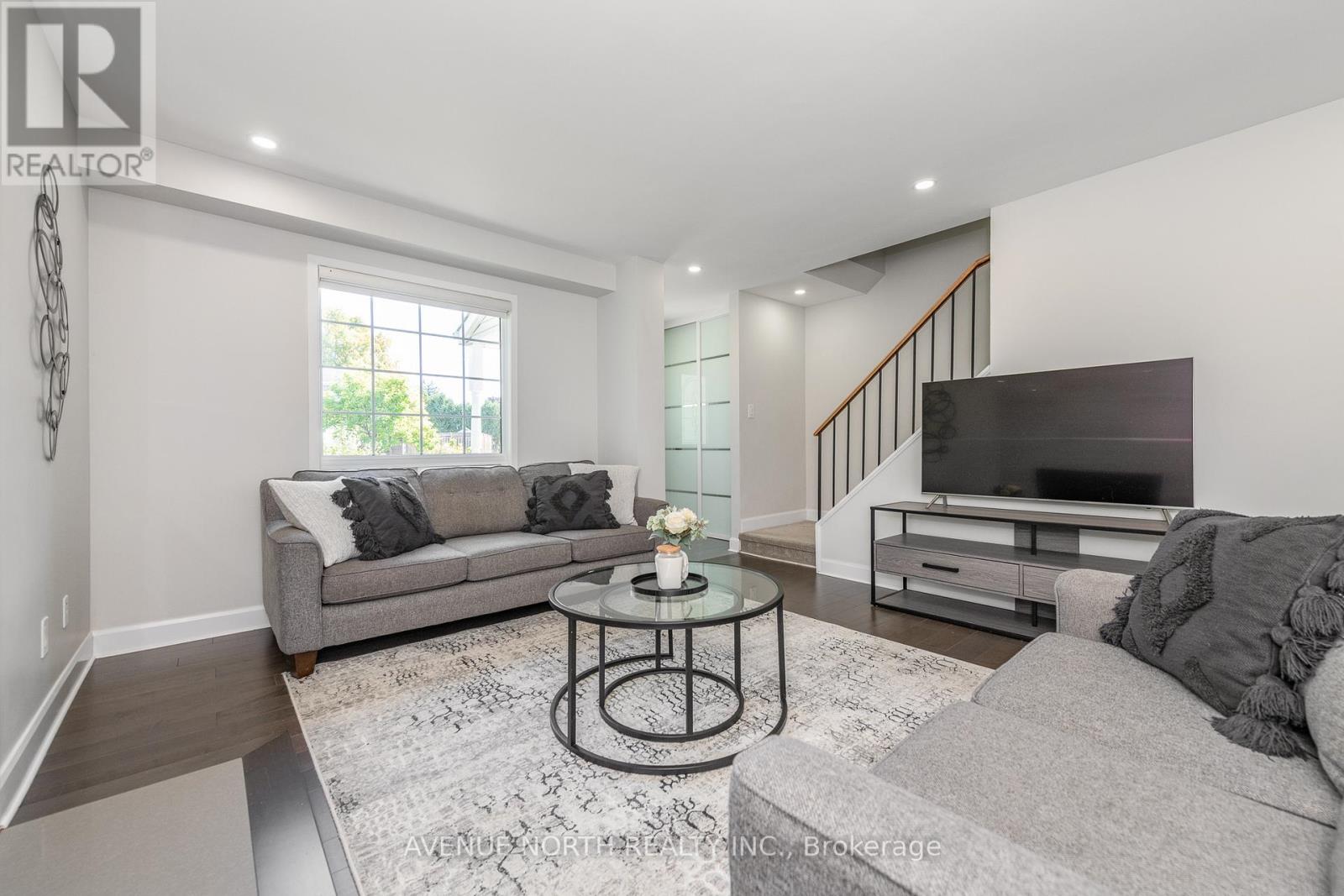 273 Cote-Royale Crescent, Ottawa, Ontario  K1E 3L5 - Photo 7 - X12444176