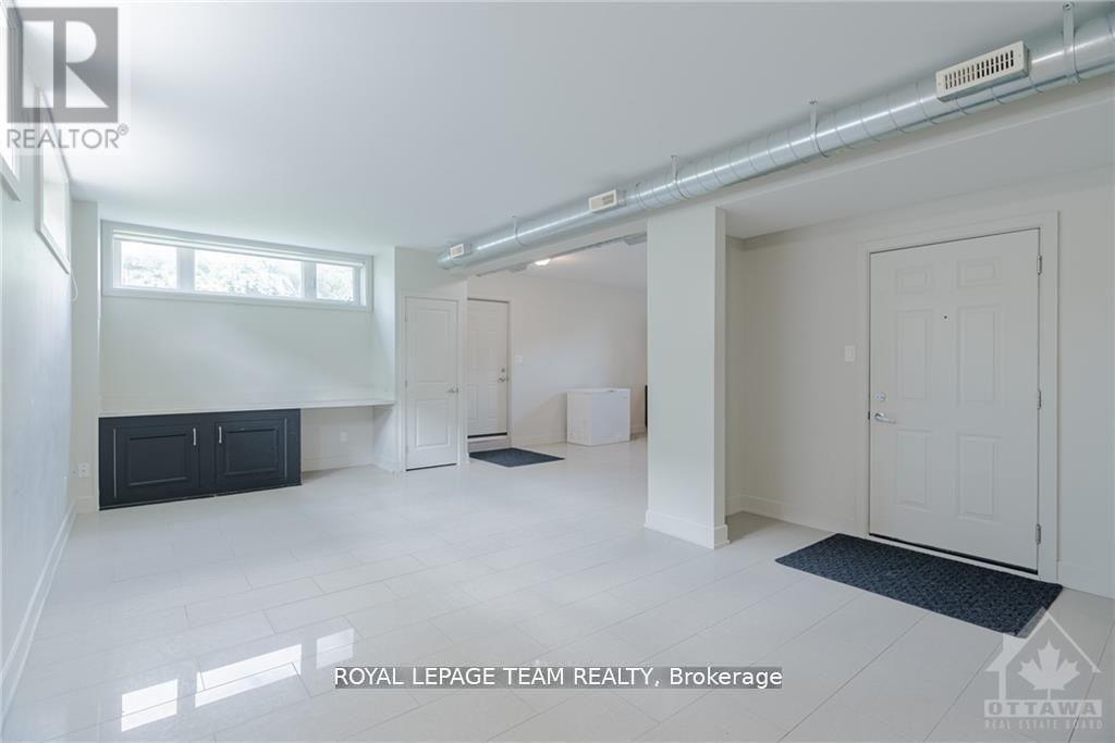 1100 Hollington Street, Ottawa, Ontario  K1Z 8J9 - Photo 12 - X12444189